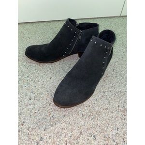 Minnetonka Cute Black Suede Booties